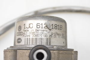 Volkswagen Passat B7 (2010–2014) Vaakumpump 1J0612181B - 4