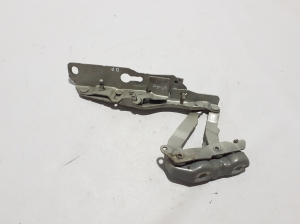 VOLVO V60 (2018–2026) Hood hinge 32277086 - 3