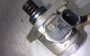 Volkswagen Golf VII (2012–2026) Fuel pump 04E127026J - 2