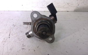 Pompe à carburant - 05E127027