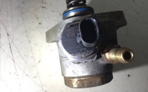 Volkswagen Golf VII (2012–2026) Kraftstoffpumpe 04E127026H - 2