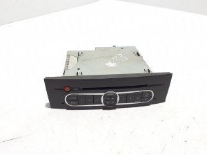 RENAULT Laguna II (2001–2007) Radio / CD-Player / DVD-Player / Navigation 8200607909