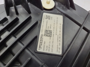 VOLVO XC60 (2017–2026) Esituli 32337391 - 4