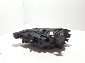 VOLVO XC60 (2017–2026) Esituli 32337391 - 5