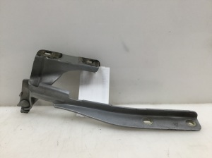  Engine cover hinge 