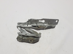   Engine cover hinge 