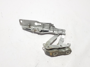   Engine cover hinge 