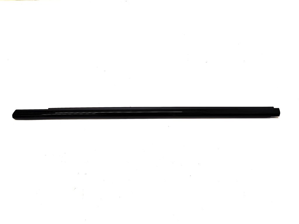 BMW i4 G26 (2022–2026) Esiukse klaasi välimine liist 7482959 BMW i4 G26 (2022–2026) Esiukse klaasi välimine liist 7482959