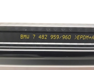 BMW i4 G26 (2022–2026) Esiukse klaasi välimine liist 7482959 - 4
