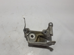  Engine holder 