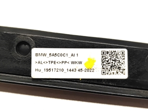 BMW i4 G26 (2022–2026) Esiukse klaasi välimine liist 5A5C0C1 - 4