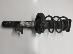 VOLVO V40 (2012–2019) Front shock absorber and its components 31317922 - 3