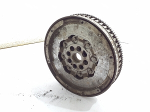  Clutch flywheel 