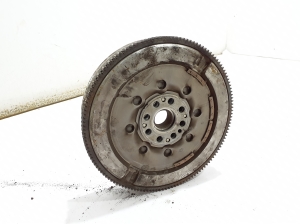  Clutch flywheel 