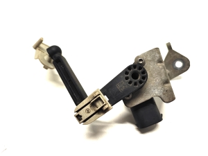 BMW i4 G26 (2022–2026) Andur tagumisel rummul 6895466 - 4