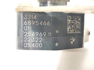 BMW i4 G26 (2022–2026) Andur tagumisel rummul 6895466 - 2