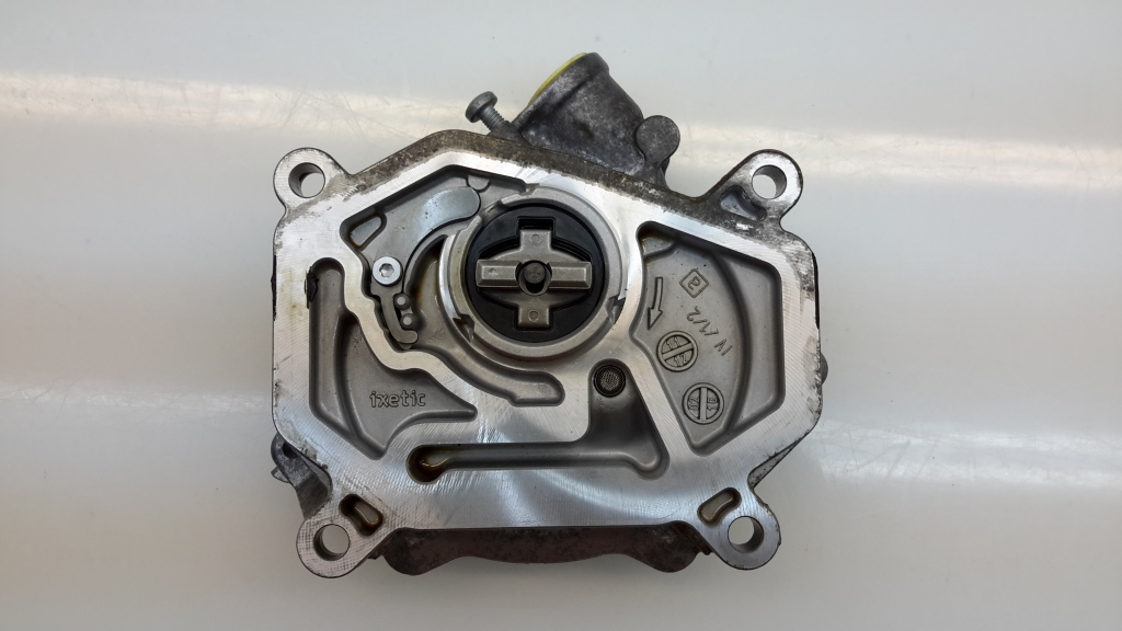 Used Mercedes Benz AClass Vacuum pump A2701800901