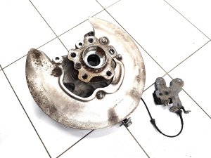   Rear wheel hub  - 6893273 