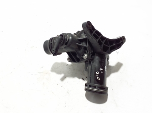Land Rover Range Rover IV (2012–2026) Kühlmittelthermostat K6D38575AA - 4
