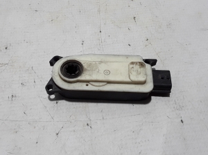 Stellmotor Kühlerlüfterklappe - 6477R1012A