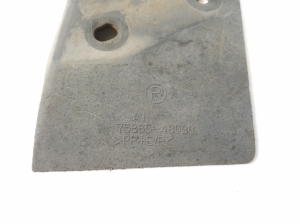 LEXUS RX GGL1 (2009–2015) Ein weiteres Detail der Außenschwellerverkleidung 7586548030 - 2