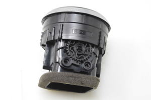 AUDI A3 8V (2012–2020) Armatuurlaua ventilatsioonivõred 8V0820901A - 2