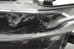TOYOTA Harrier I (2013–2020) Scheinwerfer vorne E133468325 - 2