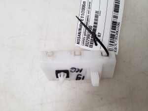 NISSAN Note E11 (2005–2014) Rear bumper bracket 852299U000 - 2