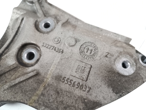 Opel Ampera I (2011–2015) A/C compressor bracket 55569037 - 2