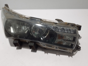 TOYOTA Corolla (2012–2018) Esituli 8111002E71 - 2