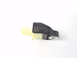LEXUS RX GGL1 (2009–2015) Airbagsensor 8983175020 - 3