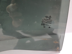 RENAULT Arkana (2019–2026) Aizmugurējo sānu durvju stikls 823007107R - 3