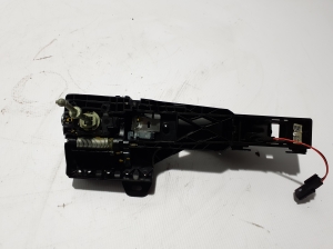 RENAULT Arkana (2019–2026) Front door external opening handle and its details - 3