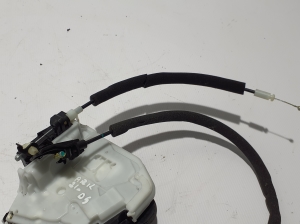 Rear side door lock - 825027318R