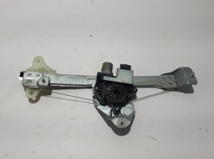 Rear side door window regulator - 827201313R