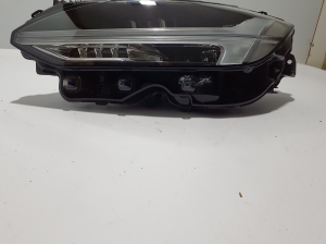 VOLVO V90 (2016–2026) Esituli 32228310 - 2