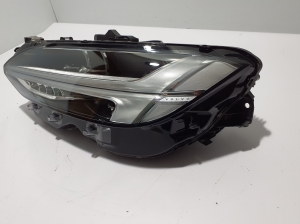 VOLVO V90 (2016–2026) Esituli 32228310 - 3