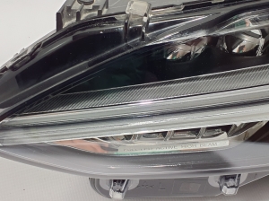 VOLVO V90 (2016–2026) Esituli 32228310 - 4