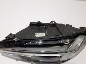 VOLVO V90 (2016–2026) Esituli 32228310 - 5