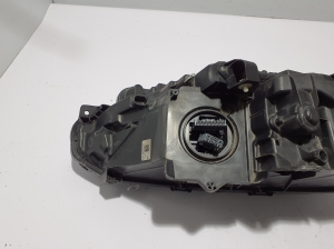 VOLVO V90 (2016–2026) Esituli 32228310 - 8