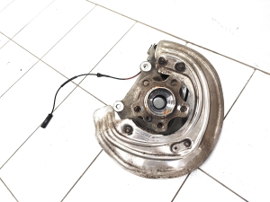 Front wheel hub - 6871338