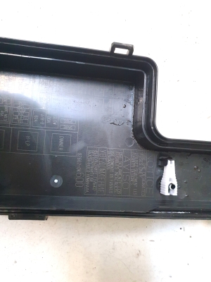 TOYOTA Hilux (2015–2020) Sicherungskastendeckel vorne 826620K600 - 3