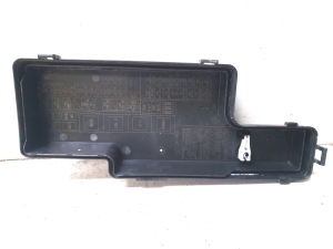 Front fuse box cover - 826620K600