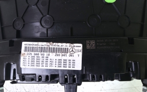 Mercedes Benz C-Class 205 (2014–2021) Instrument cluster A2059000918 - 3