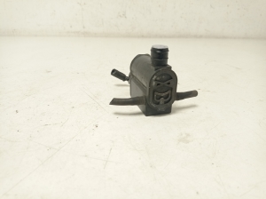 Hyundai i30 (2011–2017) Front windshield washer pump 985101W000 - 4