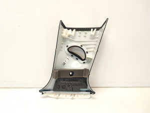 BMW i4 G26 (2022–2026) Keskpiilari siseviimistlus 8096441 - 3