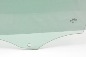 AUDI Q7 (2006–2015) Front door glass - 2