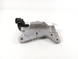 Kia Niro (2016–2022) Motorhalter - 2
