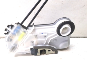 TOYOTA Hilux (2015–2020) Front door lock - 4
