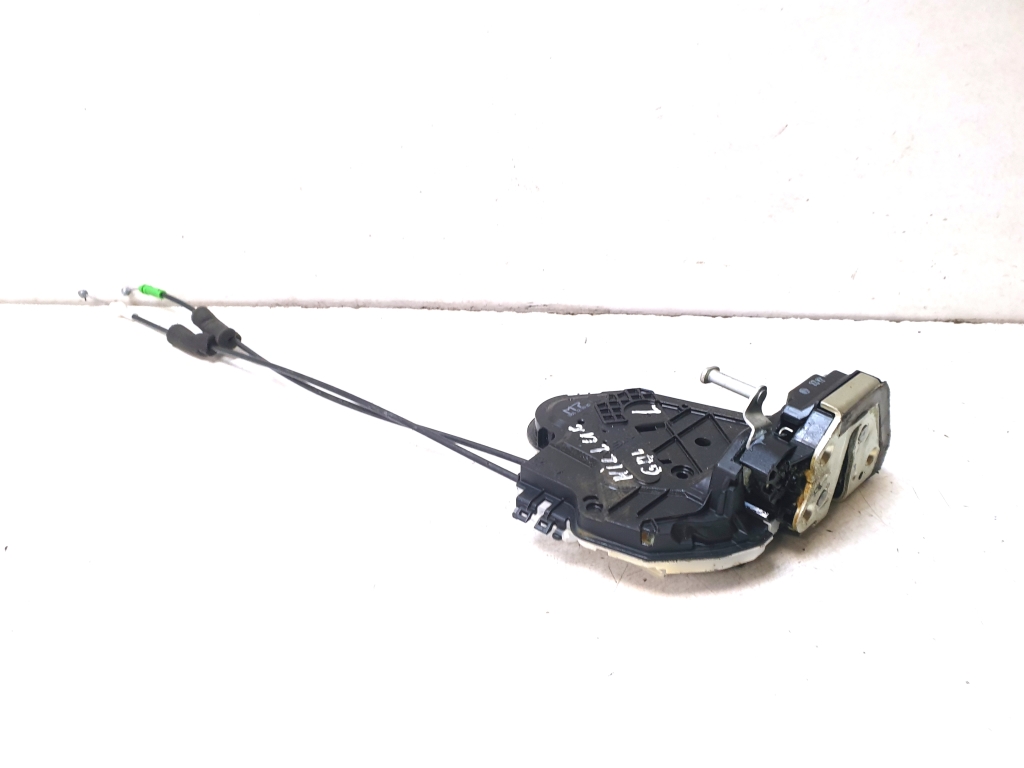 TOYOTA Hilux (2015–2020) Rear side door lock TOYOTA Hilux (2015–2020) Rear side door lock